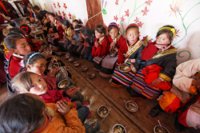 Shechenschoolgirls eating 2 Shechenschoolgirls eating 2